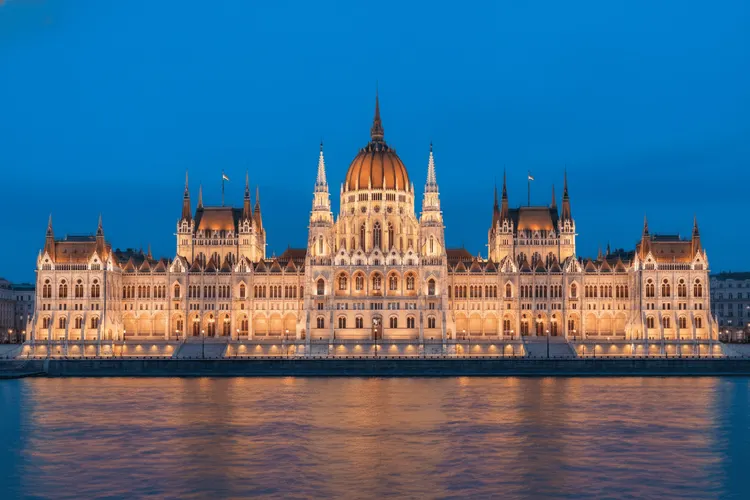 Peter Magyar als Ungarns Premier vereidigt – Orbáns Ära endet