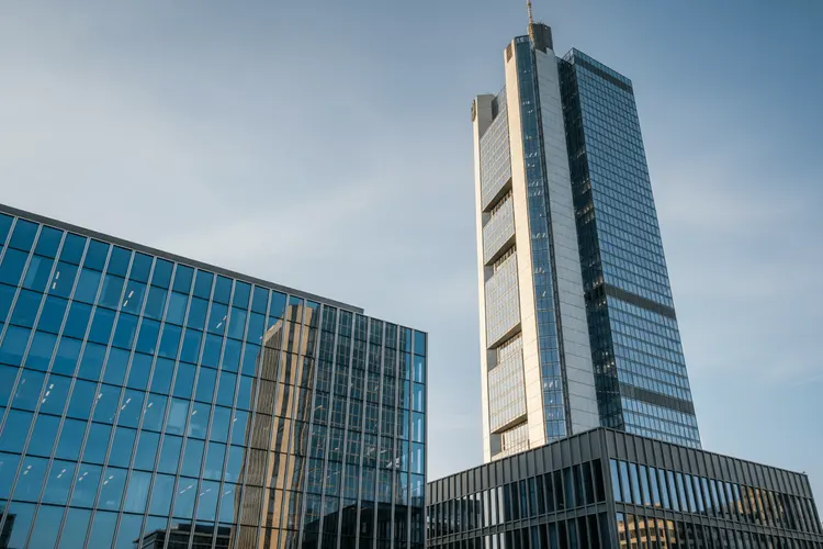 UniCredit meldet Rekordgewinn vor Commerzbank-Übernahmeangebot