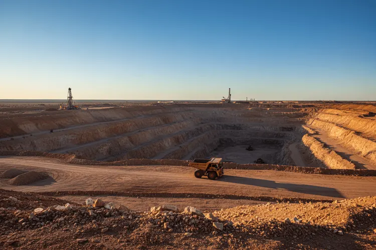 Sarama Resources verkauft Assets und klagt auf 242 Millionen Dollar