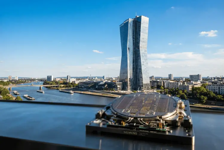 EZB-Volkswirt Lane: KI-Investitionen stützen Wachstum der Eurozone