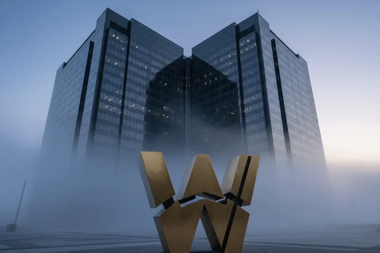 Warner Bros prüft erhöhtes Paramount-Angebot über 31 Dollar je Aktie