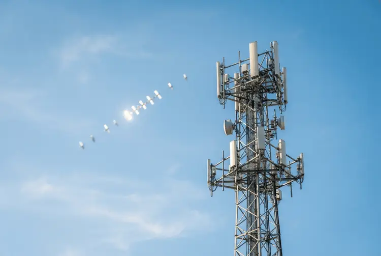 SpaceX expandiert in den Mobilfunkmarkt: Milliardeninvestition in Frequenzlizenzen