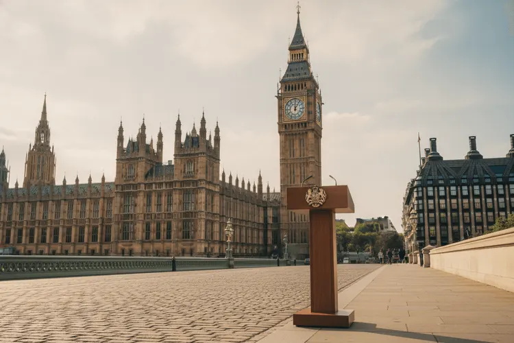 Nigel Farage gewinnt Nachwahl und kehrt ins britische Parlament zurück