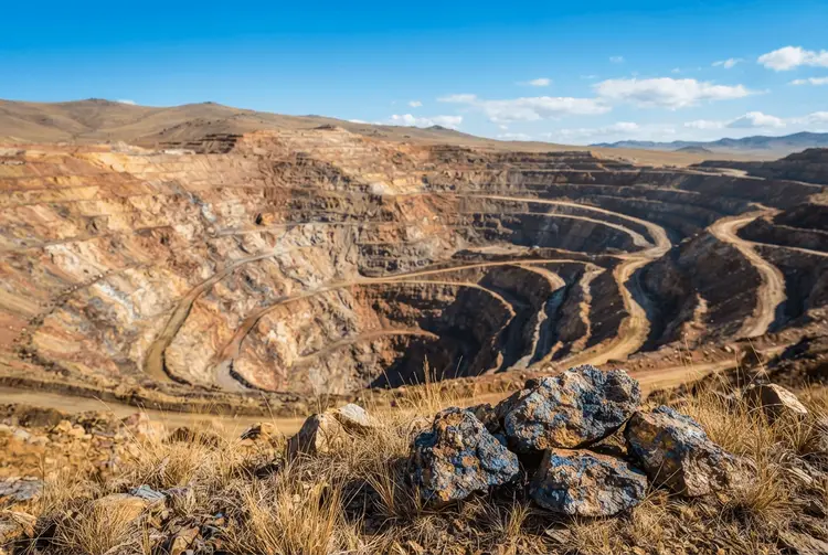 Azzuro Resources sichert sich strategische Investition von 3,06 Millionen US-Dollar