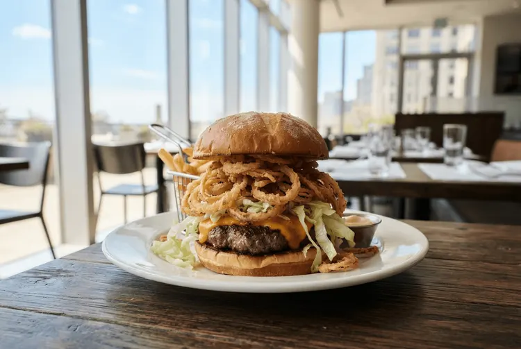 Restaurants servieren größere Burger mit kleineren Patties