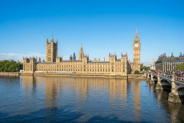 Großbritannien plant Pflicht zur Sicherheitsberichterstattung bei KI-Modellen