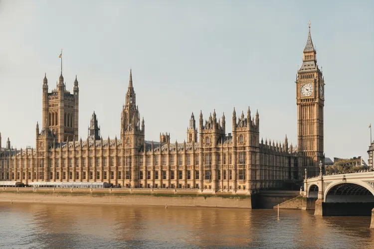 Britische Neuverschuldung im Mai steigt stärker als erwartet