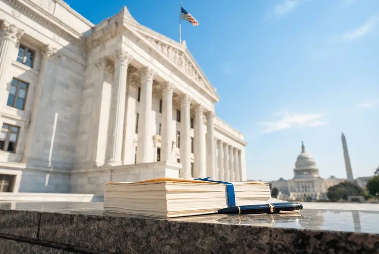 Klage wirft Trump-Administration rechtswidrige Verzögerung beim Schuldenerlass vor