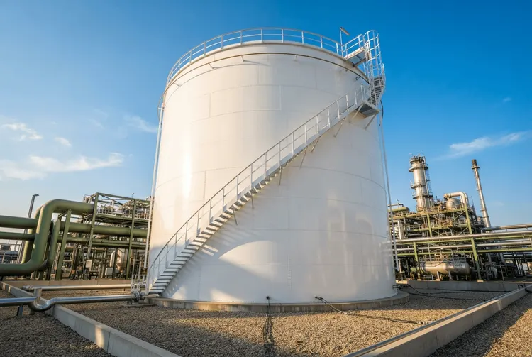 G7 setzt 100 Millionen Barrel Öl frei – Brent bleibt über US$102