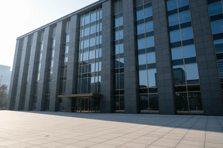 Bank of Japan kündigt weitere moderate Zinserhöhungen trotz schwacher Inflation an