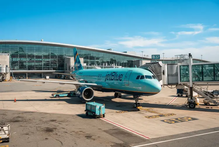 JetBlue verzeichnet größeren Verlust: Treibstoffkosten belasten, CEO sieht Fortschritte