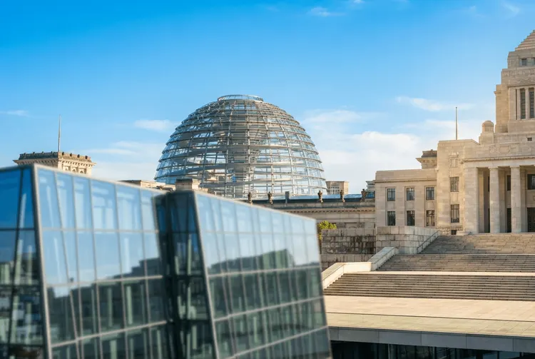 Fiskaldruck global: Märkte zittern vor Wahlen und Notenbank-Kurswechseln