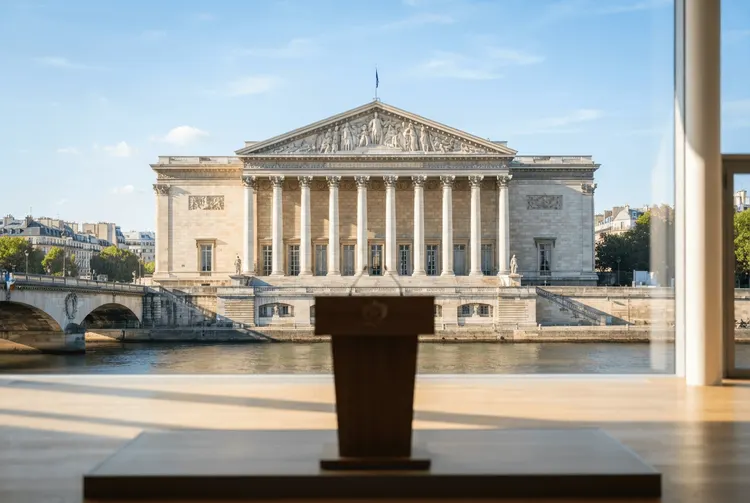 Frankreichs Haushaltsplan 2027: Defizit sinkt unter politischem Druck