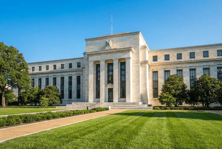 Fed-Zinsentscheid im Fokus: Märkte zwischen Inflation und KI-Euphorie
