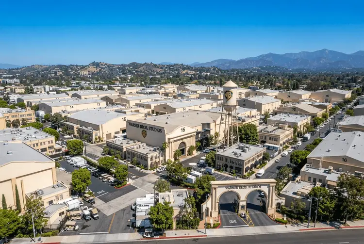 Paramount schließt 111-Milliarden-Dollar-Deal für Warner Bros ab