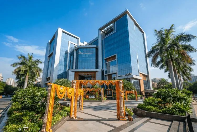 Indiens Börse NSE startet IPO mit 46 Milliarden Dollar Bewertung