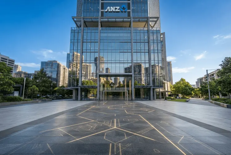 ANZ-Chef warnt vor KI-Risiken und schließt Stellenabbau nicht aus
