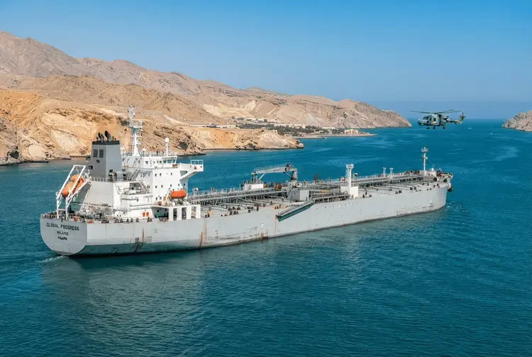 Iran-Krieg: Hubschrauberabsturz tötet zwei Soldaten, Tankerangriffe bedrohen Hormuz