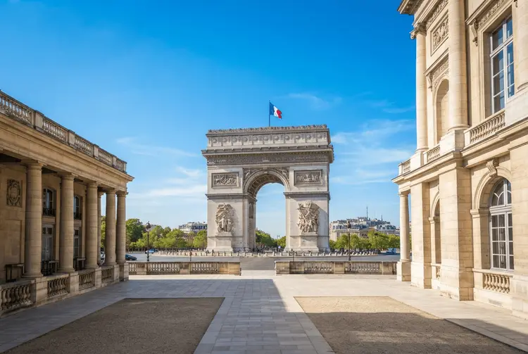 Fitch senkt den Ausblick für Frankreich unerwartet auf negativ
