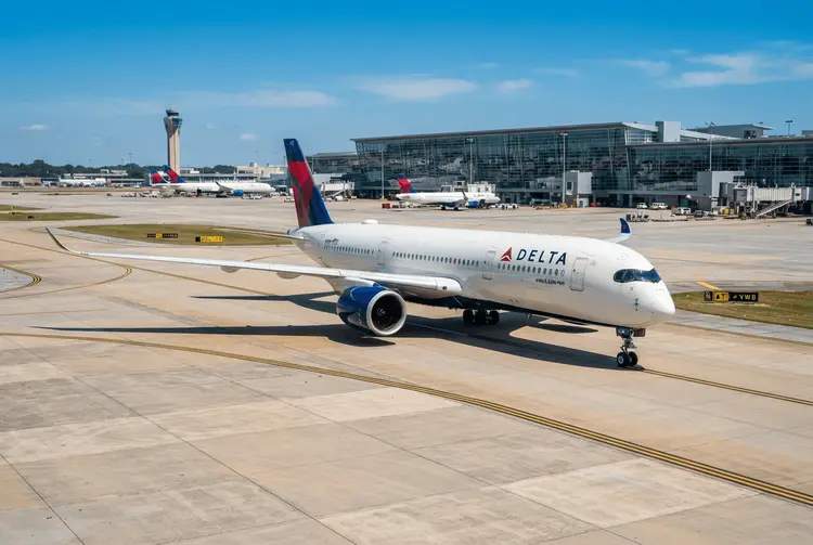 Delta Air Lines senkt Jahresprognose wegen explodierender Kerosinkosten drastisch