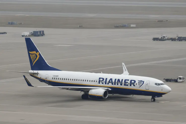 Ryanair unter Beschuss: Ermittlungen wegen Sitzplatzgebühren neben Kindern