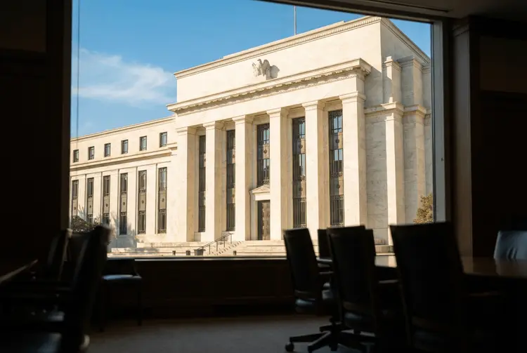 Fed hält Leitzins stabil – Dezember-Erhöhung rückt näher