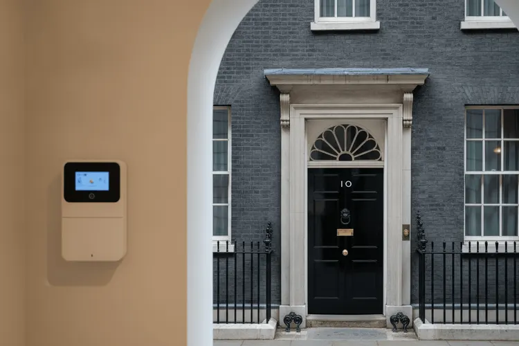 Großbritannien senkt Mehrwertsteuer auf Strom ab Oktober