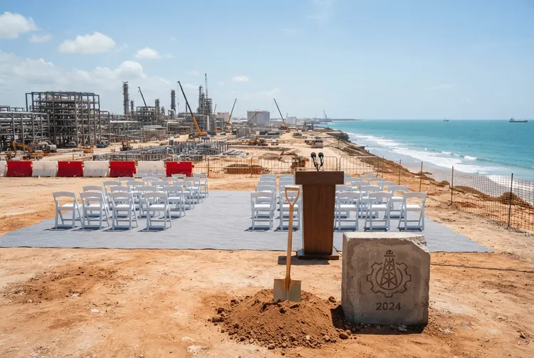 Aliko Dangote startet 16-Milliarden-Dollar-Raffinerie in Kenia trotz Proteste