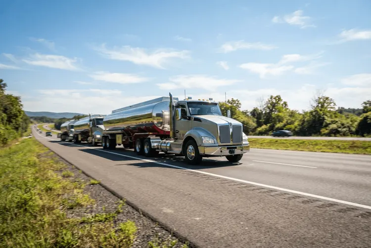 USA lockern Fahrzeiten für Lkw-Fahrer im Kraftstofftransport