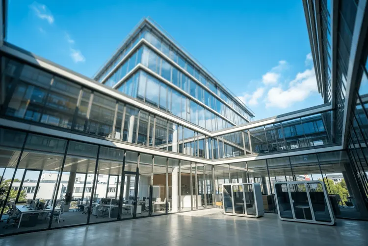 RTL und Sky streichen 500 Stellen – Synergien von 250 Millionen Euro