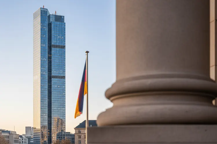 Merz kritisiert UniCredit-Offensive – Commerzbank präsentiert neuen Strategieplan