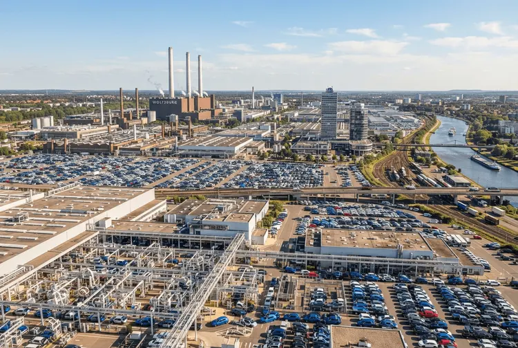 Tausende Autoarbeiter protestieren in Deutschland gegen Stellenabbau