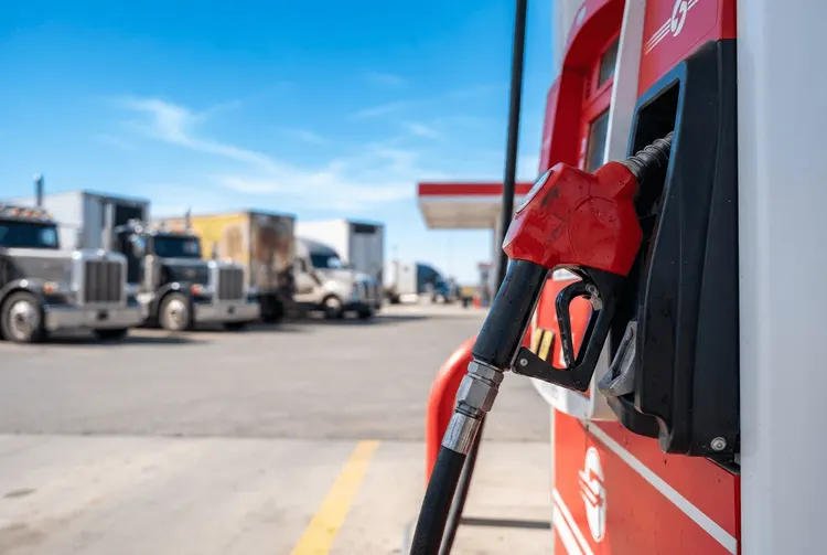 Globale Energiekrise: Diesel-Rekordpreise und LNG-Versorgungsengpässe