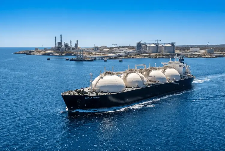 UBS hebt Gaspreisprognosen an: LNG-Risiken belasten Europa
