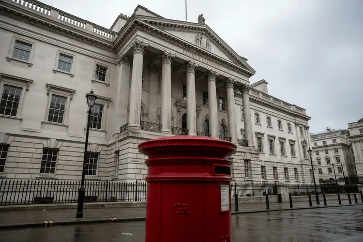 Britische Lohnabschlüsse sinken auf 3% - Signal für BoE