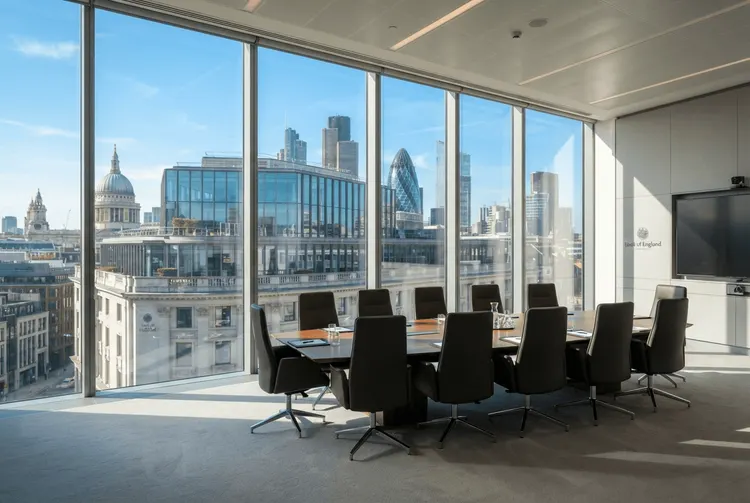 Britische Arbeitgeber bauen Stellen ab – Arbeitsmarkt bleibt schwach