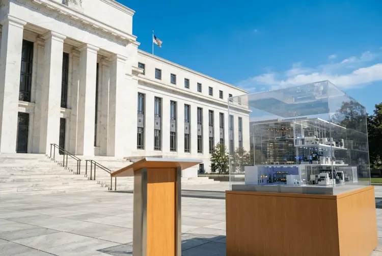 Fed-Chef Warsh: Leitzins bleibt, Fokus auf KI und neue Strategie