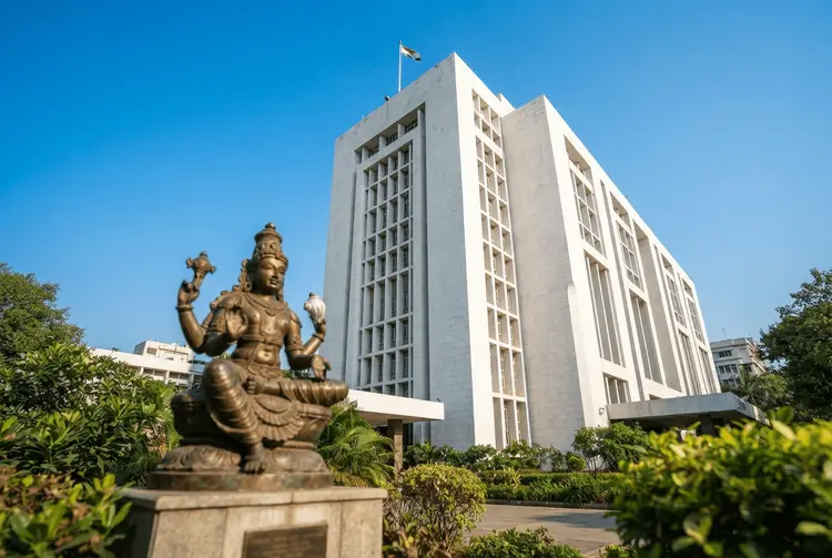 Indien: RBI verteidigt Rupie mit Zinserhöhungen, aber vorsichtig