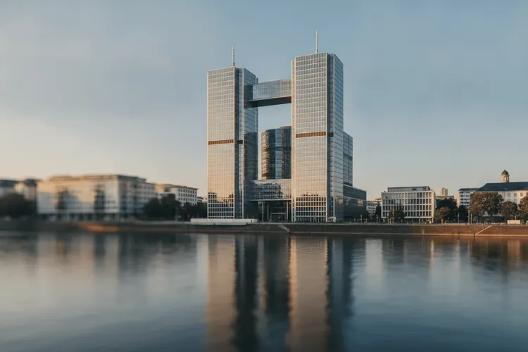 EZB hebt erstmals seit Jahren die Zinsen zur Inflationsbekämpfung an