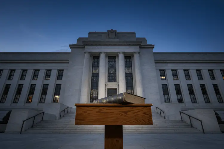 Fed-Chef Powell: Frühere Notenbankchefs verteidigen gegen Trump-Angriffe