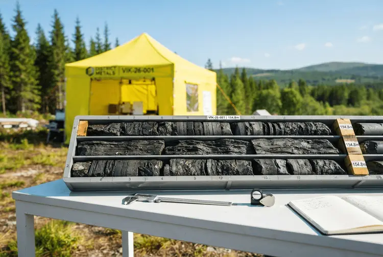 District Metals durchschlägt 155 Meter Alum-Schiefer bei Viken-Bohrung