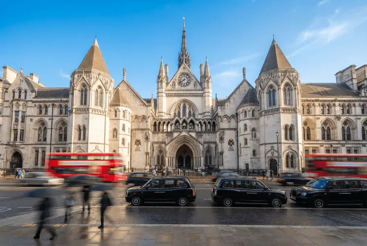 Uber gewinnt Klage vor Londoner High Court gegen Taxifahrer