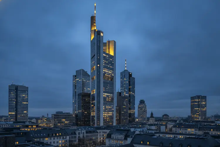 UniCredit sichert sich Stimmrechtskontrolle über die Commerzbank