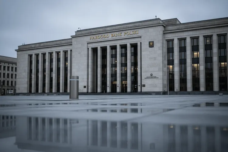 Polens Zentralbank hält Leitzins bei 3,75% – Nahost-Konflikt bremst Zinssenkungen