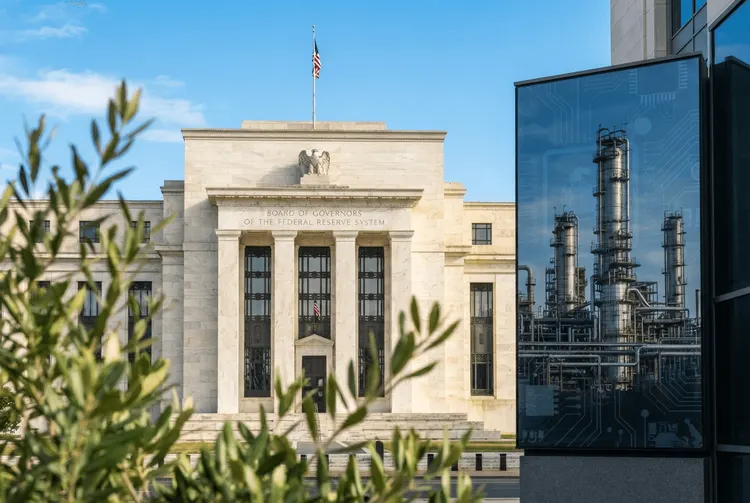 Fed-Gouverneurin Cook rechnet weiter mit Inflationsdruck durch KI und Öl