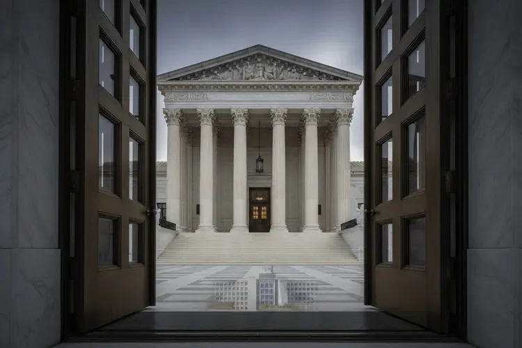 Fed-Chef Powell bei Supreme Court: Trump vs. Lisa Cook