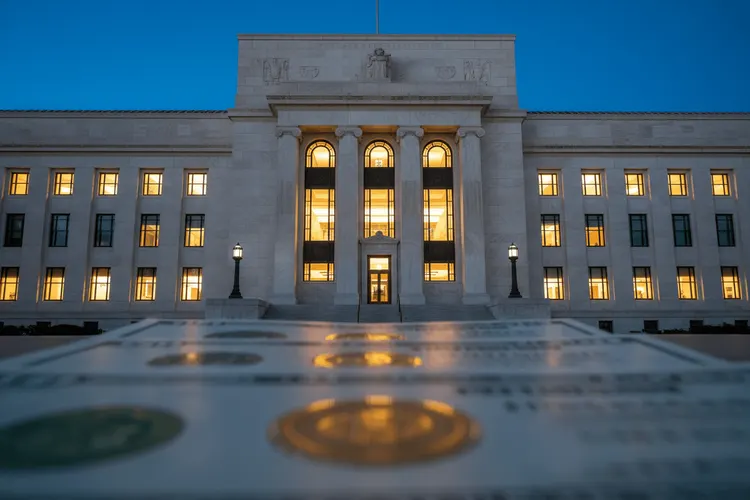 Fed hält Leitzins stabil – Anleiherenditen zeigen kaum Reaktion