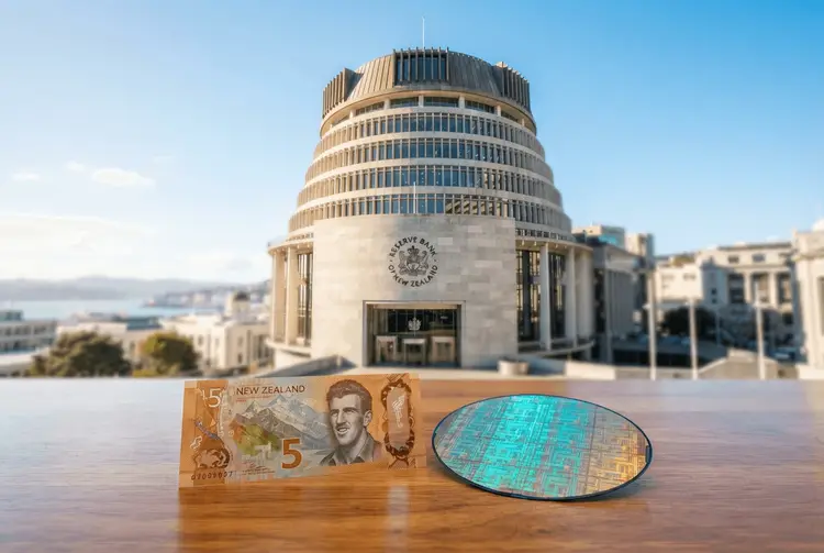 Marktbericht: RBNZ-Zinspause überrascht, KI-Euphorie treibt asiatische Aktien an