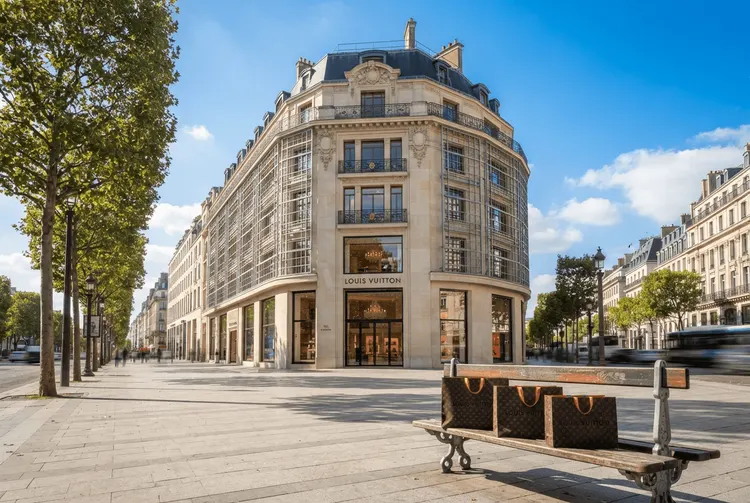 RBC senkt LVMH-Kursziel: Schwache Nachfrage im Luxussegment belastet