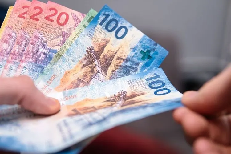 Schweizerische Nationalbank hebt Leitzins an
